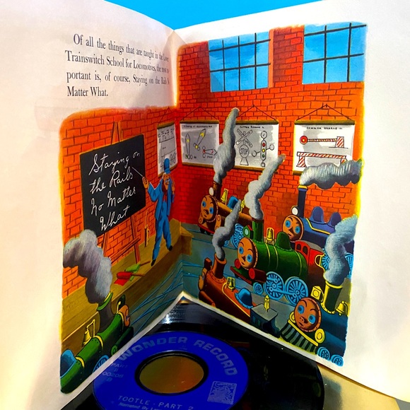 RETRO 1946 A LTTLE GOLDEN BOOK & VINYL 7” RECORD TOOTLE READ ALONG STORY 45 RPM - Picture 3 of 16